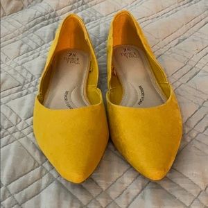Beautiful Gold/Yellow Flats 7.5